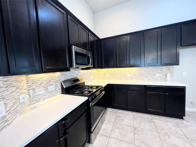 613 Palmilla ST, Leander, TX 78641