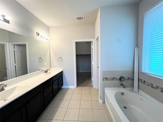 613 Palmilla ST, Leander, TX 78641