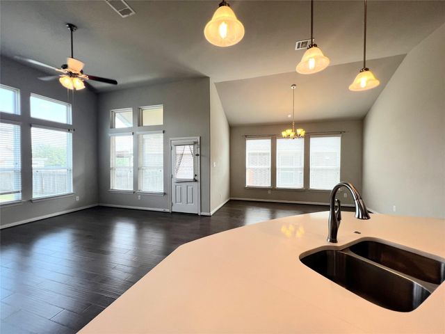 613 Palmilla ST, Leander, TX 78641