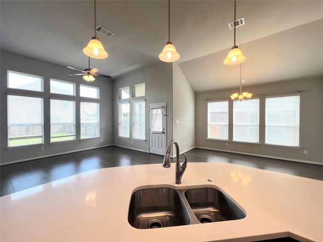 613 Palmilla ST, Leander, TX 78641