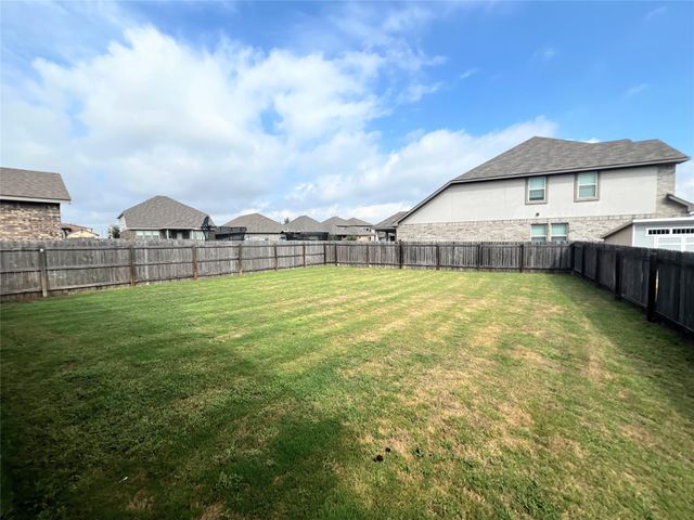 613 Palmilla ST, Leander, TX 78641