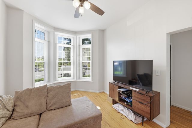 3819 S Wabash Avenue, Chicago, IL 60653