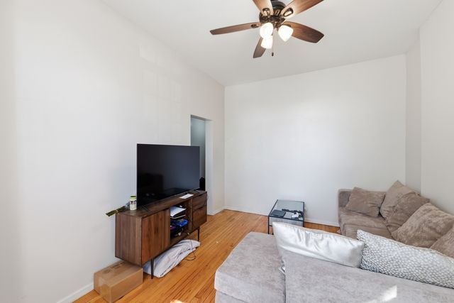 3819 S Wabash Avenue, Chicago, IL 60653