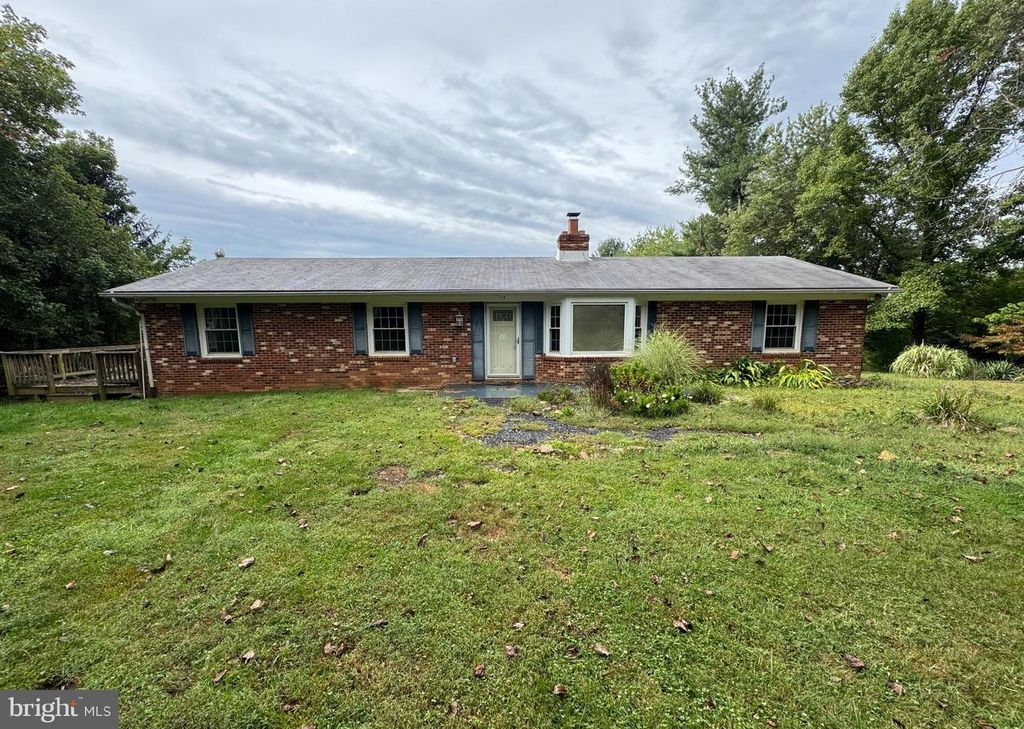 9622 CREST HILL RD, Marshall, VA 20115