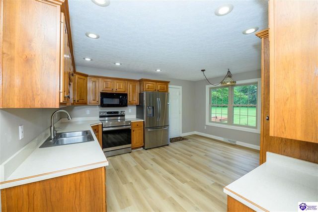 368 Woodsbend Drive, Elizabethtown, KY 42701