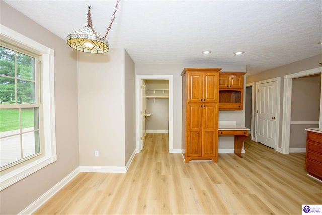 368 Woodsbend Drive, Elizabethtown, KY 42701