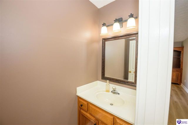 368 Woodsbend Drive, Elizabethtown, KY 42701