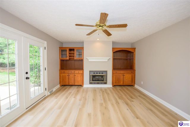 368 Woodsbend Drive, Elizabethtown, KY 42701