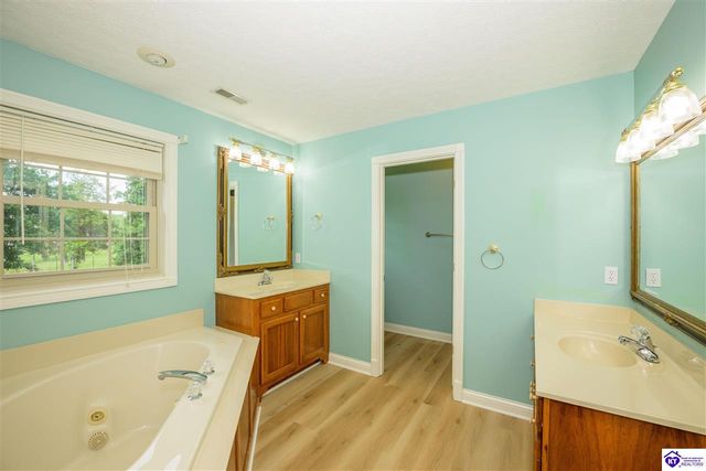 368 Woodsbend Drive, Elizabethtown, KY 42701