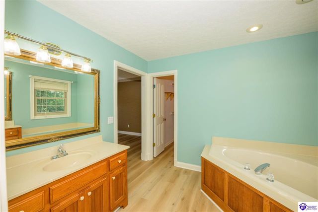 368 Woodsbend Drive, Elizabethtown, KY 42701