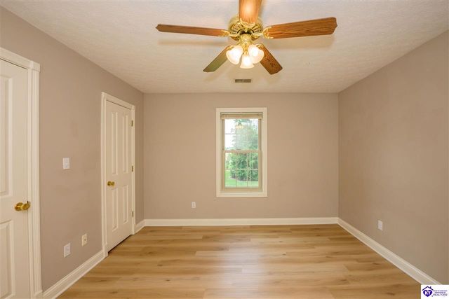 368 Woodsbend Drive, Elizabethtown, KY 42701
