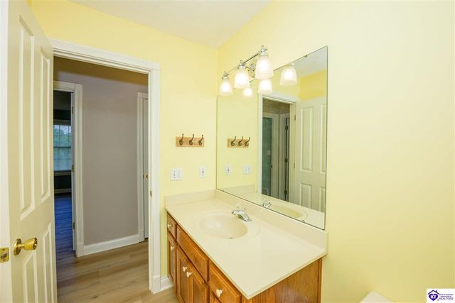 368 Woodsbend Drive, Elizabethtown, KY 42701