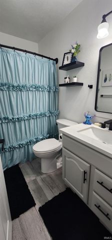 23036 S Oakleaf Drive, Elkhart, IN 46514
