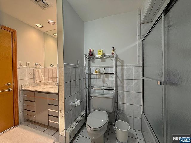 521 Weart Avenue, Lyndhurst, NJ 07071