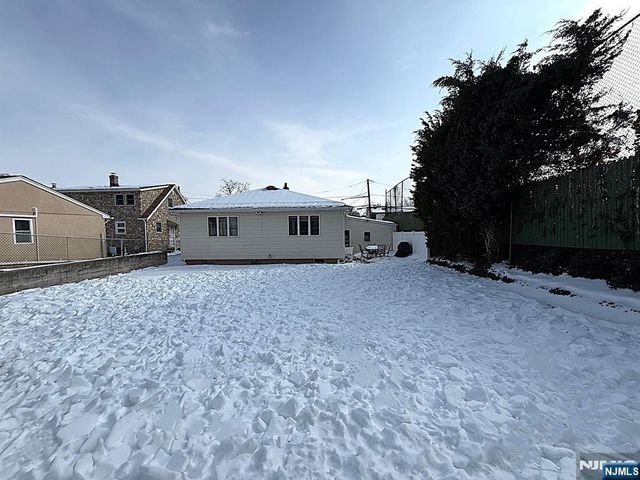 521 Weart Avenue, Lyndhurst, NJ 07071