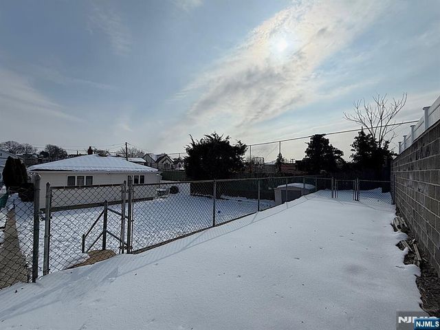 521 Weart Avenue, Lyndhurst, NJ 07071