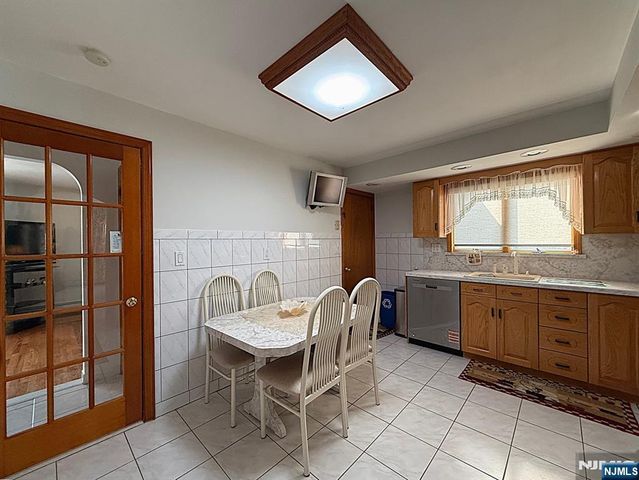 521 Weart Avenue, Lyndhurst, NJ 07071