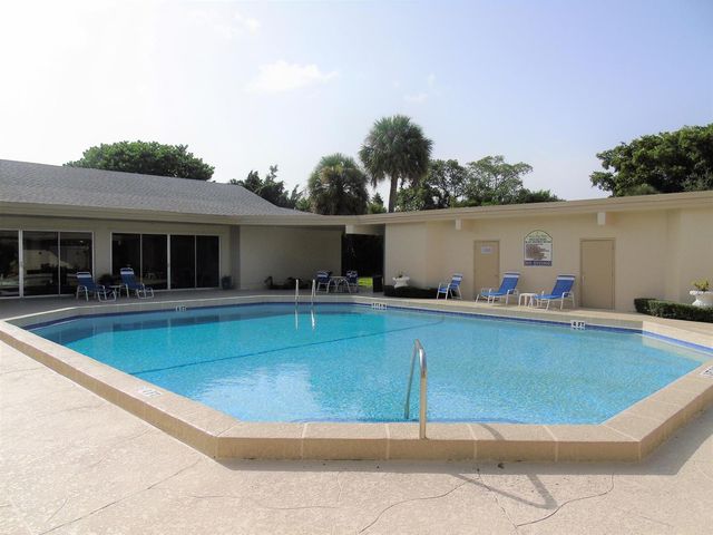 309 Circle Drive S 204, Boynton Beach, FL 33435