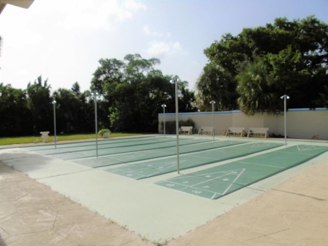 309 Circle Drive S 204, Boynton Beach, FL 33435