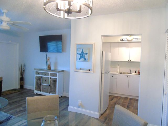 309 Circle Drive S 204, Boynton Beach, FL 33435