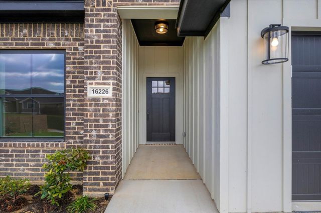 16226 Crossing Circle, Lindale, TX 75771