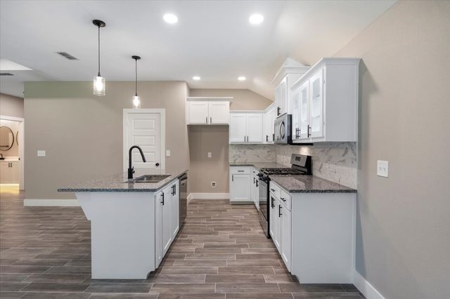 16226 Crossing Circle, Lindale, TX 75771