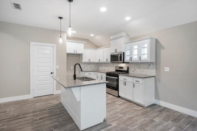 16226 Crossing Circle, Lindale, TX 75771