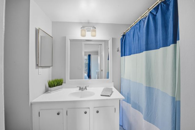 7118 Golf Colony Court 106, Lake Worth, FL 33467