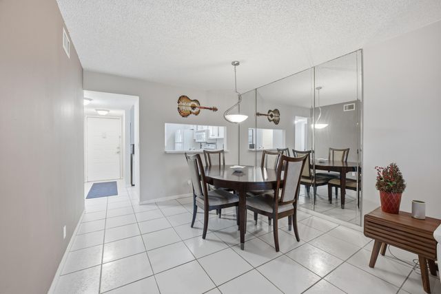 7118 Golf Colony Court 106, Lake Worth, FL 33467