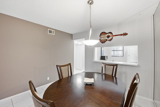 7118 Golf Colony Court 106, Lake Worth, FL 33467