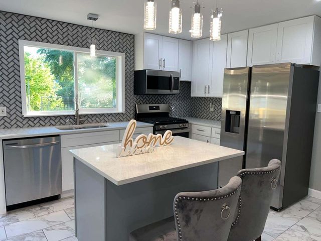 5990 Tyler Place, Merrillville, IN 46410