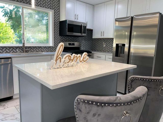 5990 Tyler Place, Merrillville, IN 46410