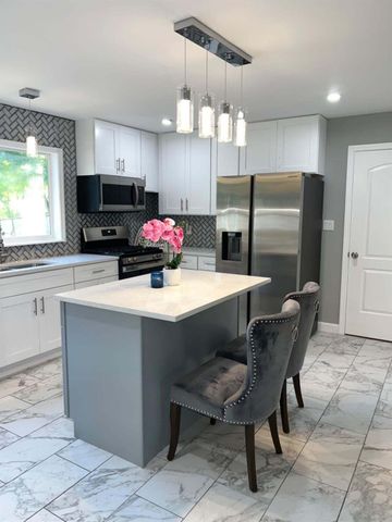 5990 Tyler Place, Merrillville, IN 46410