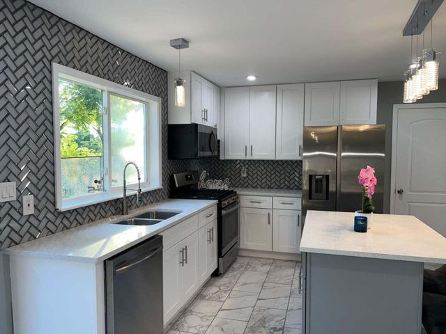 5990 Tyler Place, Merrillville, IN 46410