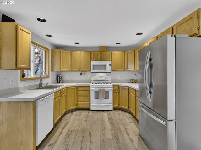 19428 DAYBREAK Ct, Oregon City, OR 97045