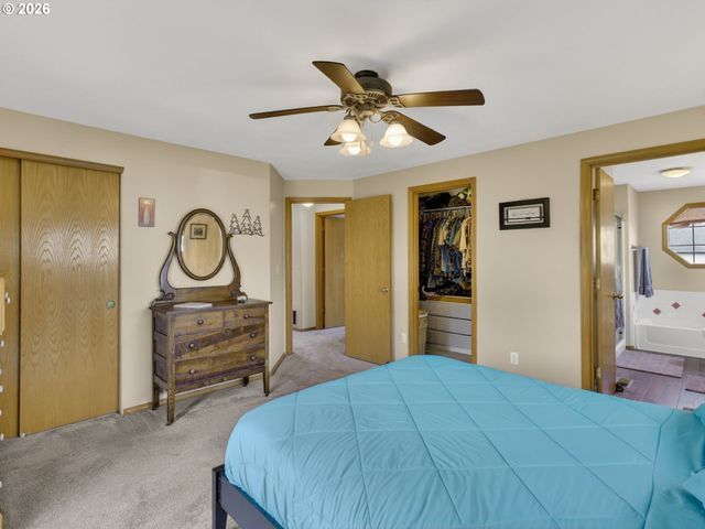 19428 DAYBREAK Ct, Oregon City, OR 97045