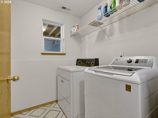 19428 DAYBREAK Ct, Oregon City, OR 97045