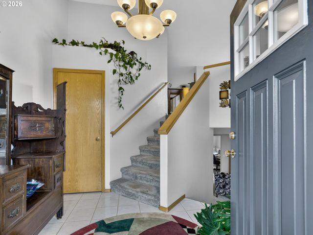 19428 DAYBREAK Ct, Oregon City, OR 97045