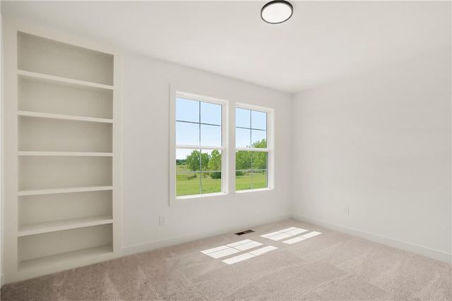 8485 Eagle Creek Drive, De Soto, KS 66018