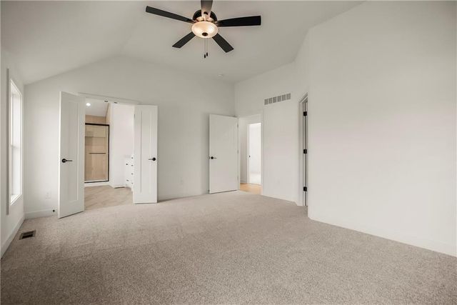 8485 Eagle Creek Drive, De Soto, KS 66018