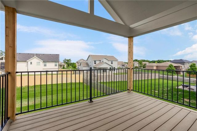8485 Eagle Creek Drive, De Soto, KS 66018