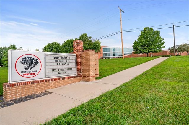 8485 Eagle Creek Drive, De Soto, KS 66018