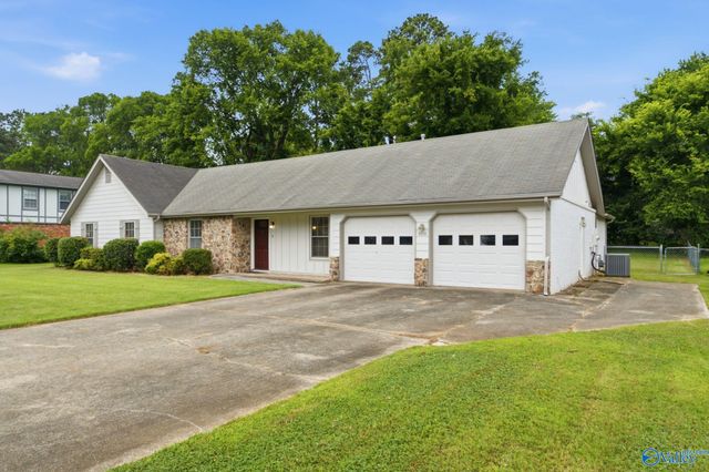 9010 Cannstatt Drive, Huntsville, AL 35802