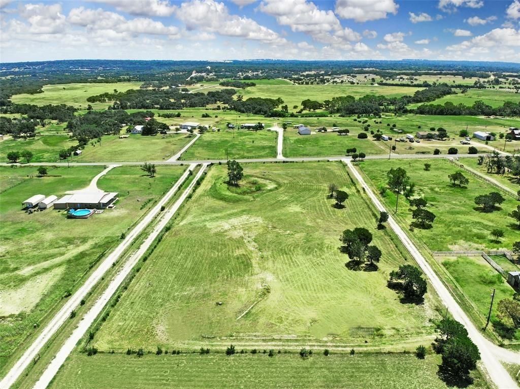 461 Ramms DR, Florence, TX 76527