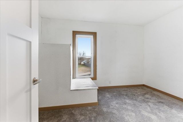 739 W 11th Street, Waterloo, IA 50702