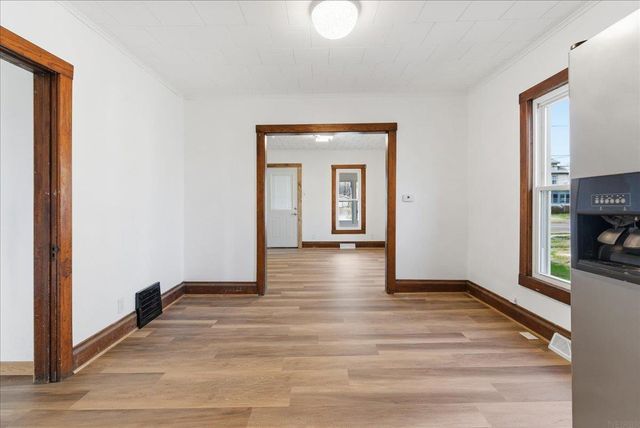 739 W 11th Street, Waterloo, IA 50702