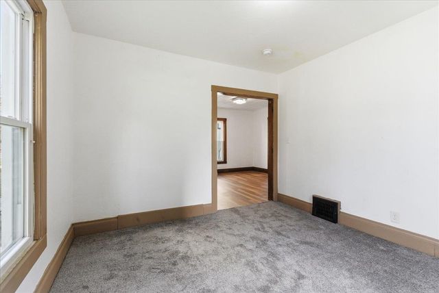 739 W 11th Street, Waterloo, IA 50702