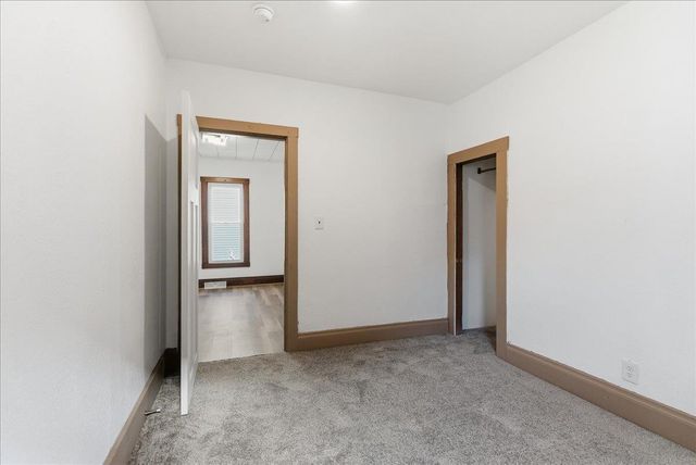 739 W 11th Street, Waterloo, IA 50702