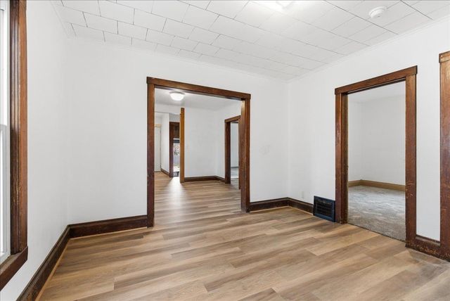 739 W 11th Street, Waterloo, IA 50702