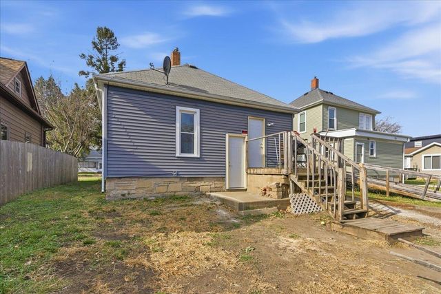 739 W 11th Street, Waterloo, IA 50702